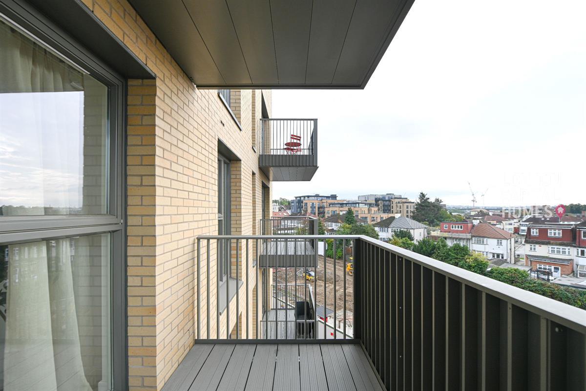 Nuthatch Apartments, 16 Shearwater Drive, London